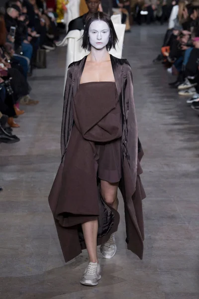 Look 30